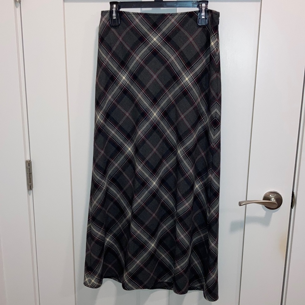 Skirt. A line plaid. Jones New York Sport.